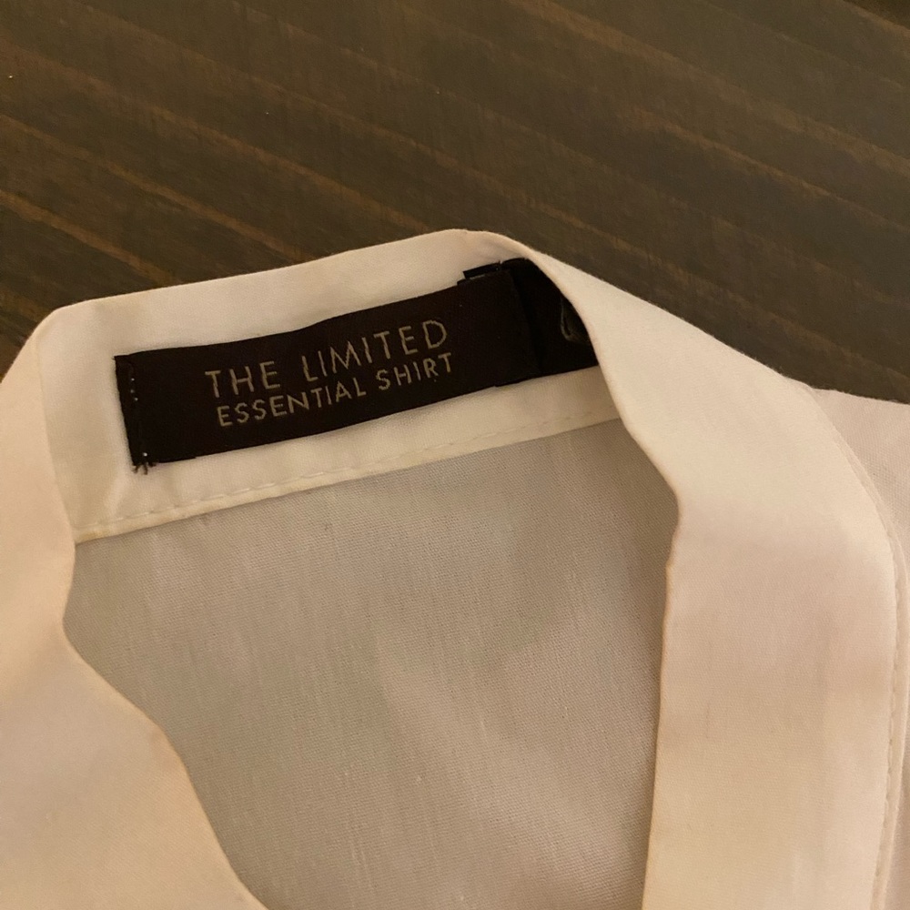 The Limited. White Ruffle Front Detail Sleeveless Blouse. Size XS. - Picture 2 of 5